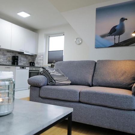 Ferienwohnungen Meerfarbig Zingst - Haustierfrei -Terrasse Mit Strandkorb Oder Balkon - E-Ladesaeule - Parkplatz - Wlan - Fahrradschuppen - Waschtrockner - Ruhig Und Zentral - Nichtraucher 外观 照片