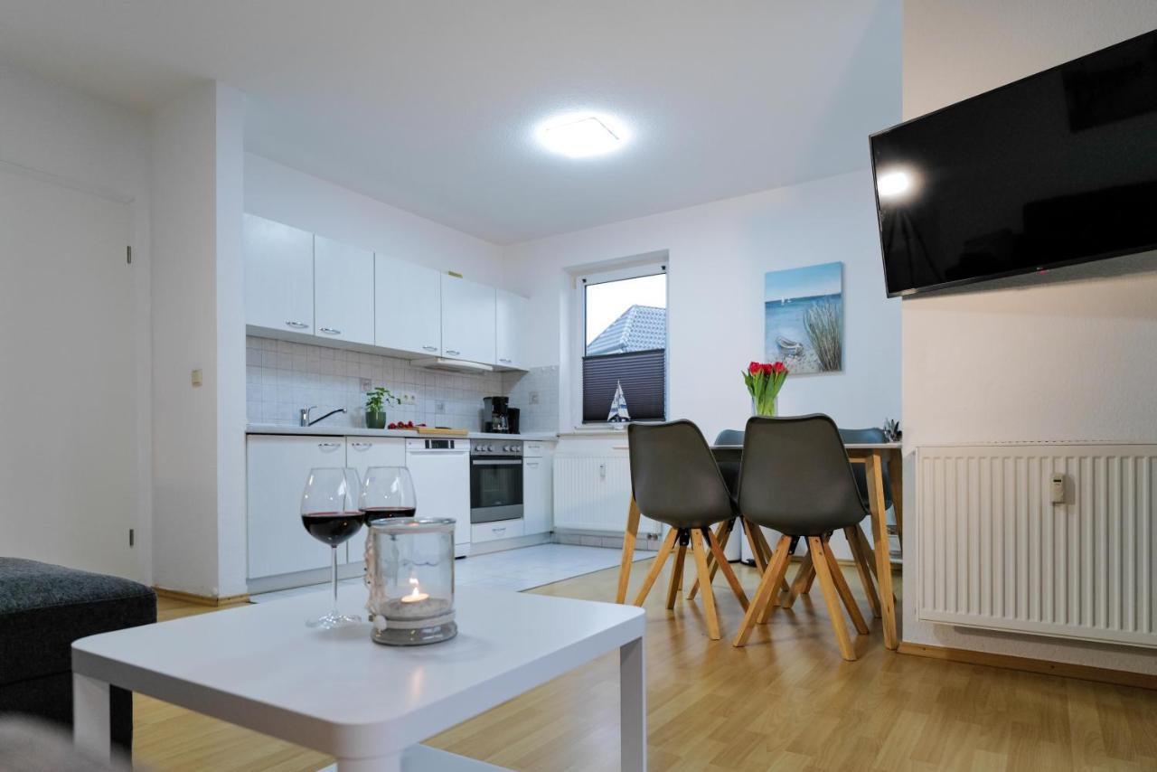 Ferienwohnungen Meerfarbig Zingst - Haustierfrei -Terrasse Mit Strandkorb Oder Balkon - E-Ladesaeule - Parkplatz - Wlan - Fahrradschuppen - Waschtrockner - Ruhig Und Zentral - Nichtraucher 外观 照片