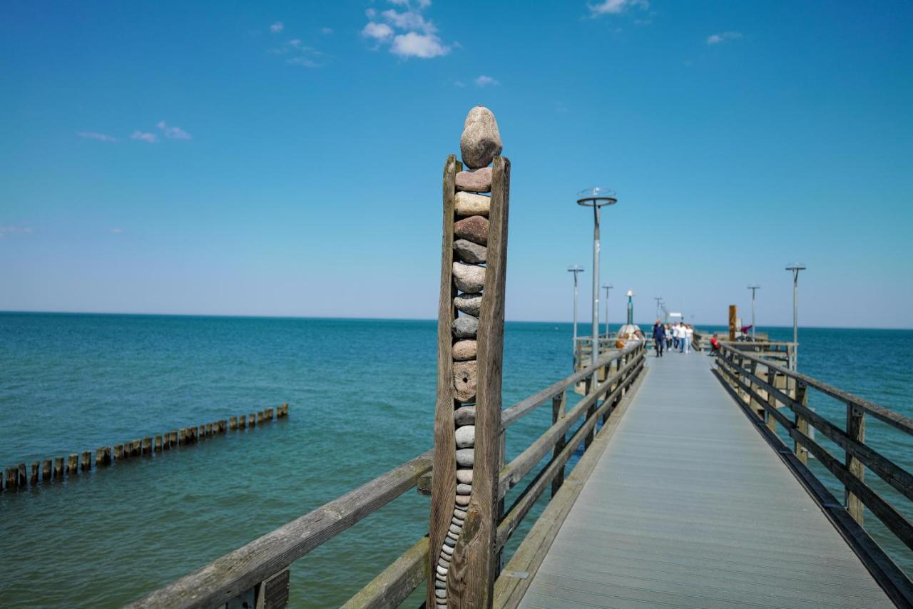 Ferienwohnungen Meerfarbig Zingst - Haustierfrei -Terrasse Mit Strandkorb Oder Balkon - E-Ladesaeule - Parkplatz - Wlan - Fahrradschuppen - Waschtrockner - Ruhig Und Zentral - Nichtraucher 外观 照片