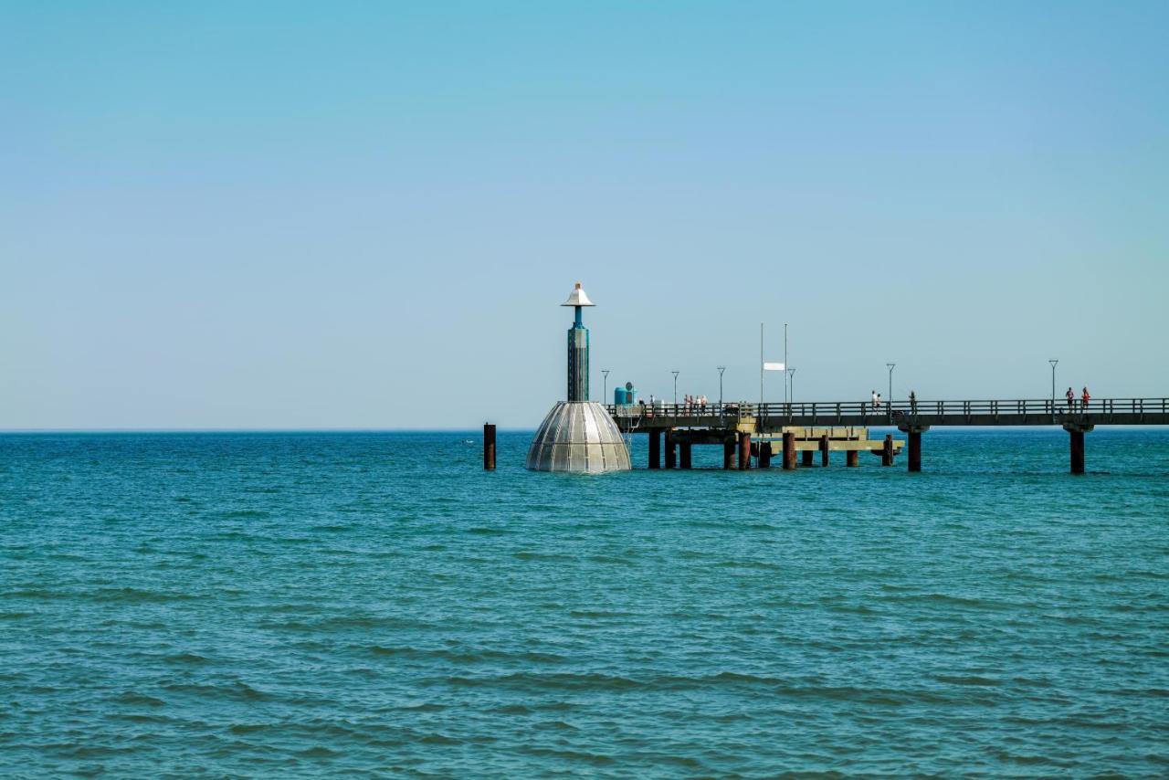 Ferienwohnungen Meerfarbig Zingst - Haustierfrei -Terrasse Mit Strandkorb Oder Balkon - E-Ladesaeule - Parkplatz - Wlan - Fahrradschuppen - Waschtrockner - Ruhig Und Zentral - Nichtraucher 外观 照片