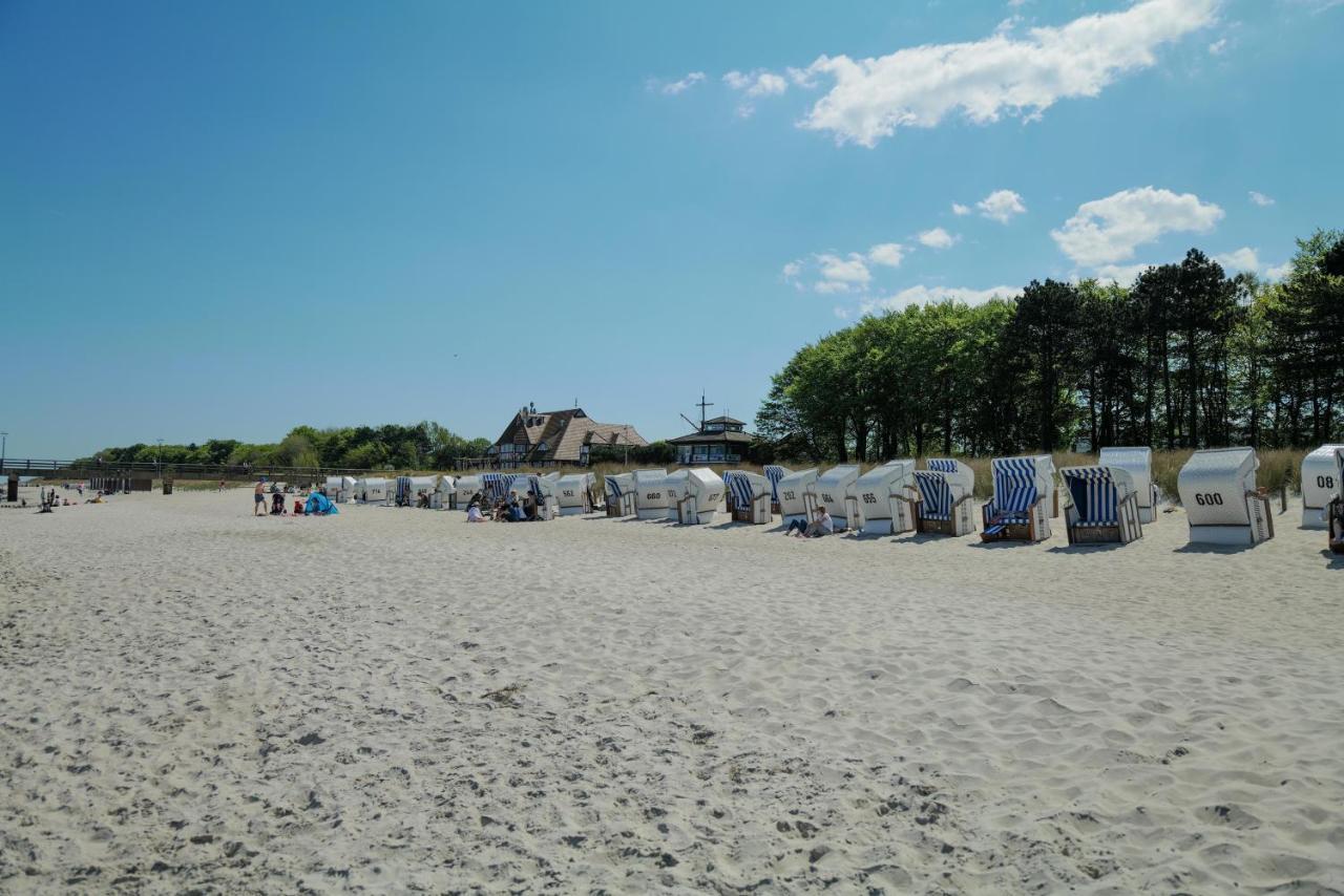 Ferienwohnungen Meerfarbig Zingst - Haustierfrei -Terrasse Mit Strandkorb Oder Balkon - E-Ladesaeule - Parkplatz - Wlan - Fahrradschuppen - Waschtrockner - Ruhig Und Zentral - Nichtraucher 外观 照片