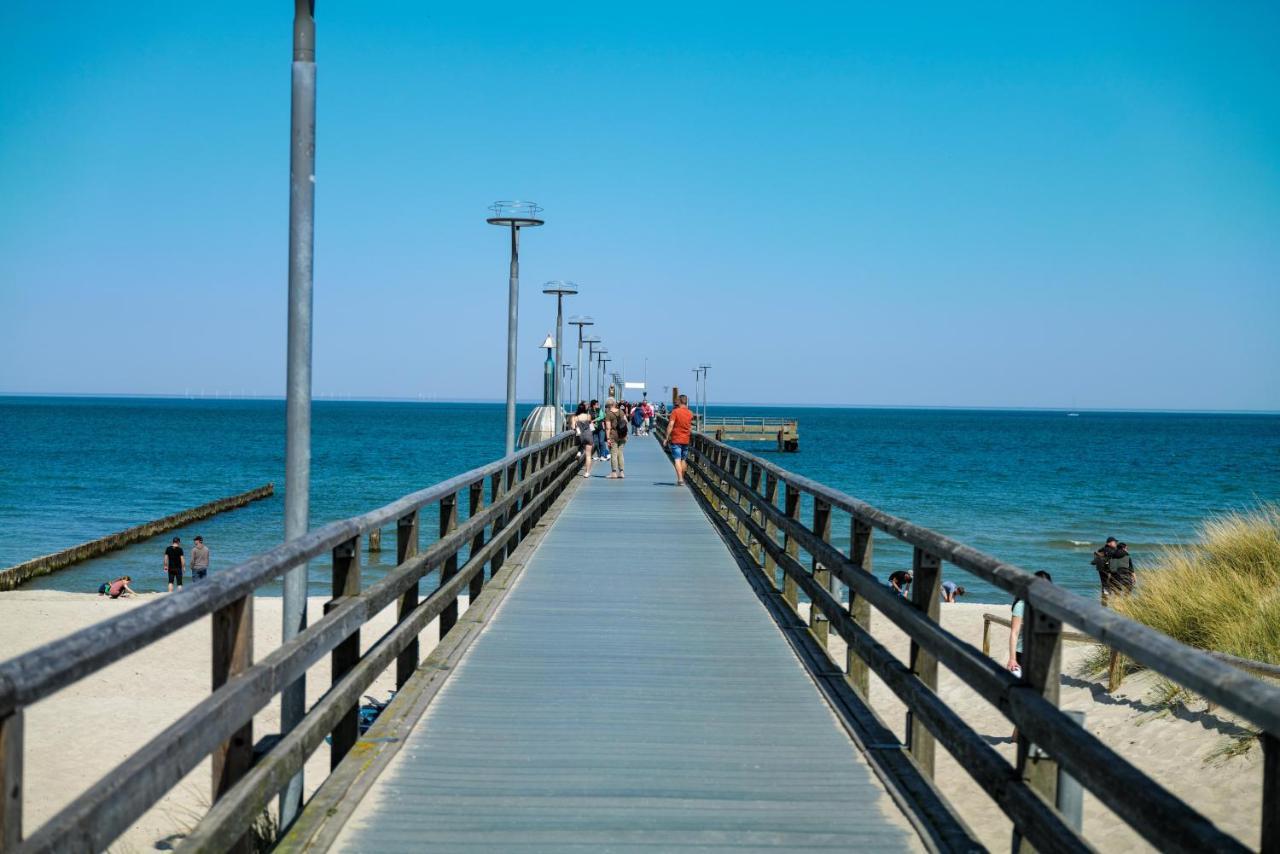 Ferienwohnungen Meerfarbig Zingst - Haustierfrei -Terrasse Mit Strandkorb Oder Balkon - E-Ladesaeule - Parkplatz - Wlan - Fahrradschuppen - Waschtrockner - Ruhig Und Zentral - Nichtraucher 外观 照片