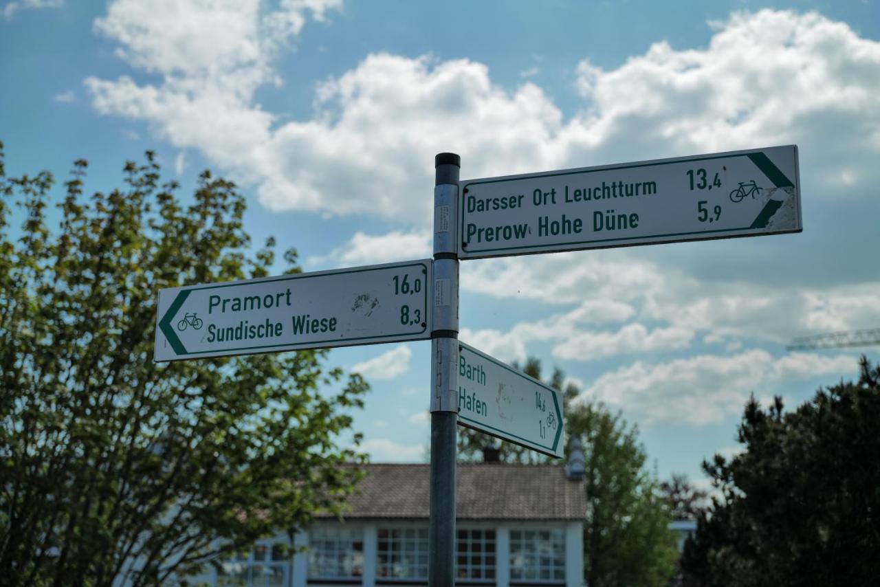 Ferienwohnungen Meerfarbig Zingst - Haustierfrei -Terrasse Mit Strandkorb Oder Balkon - E-Ladesaeule - Parkplatz - Wlan - Fahrradschuppen - Waschtrockner - Ruhig Und Zentral - Nichtraucher 外观 照片