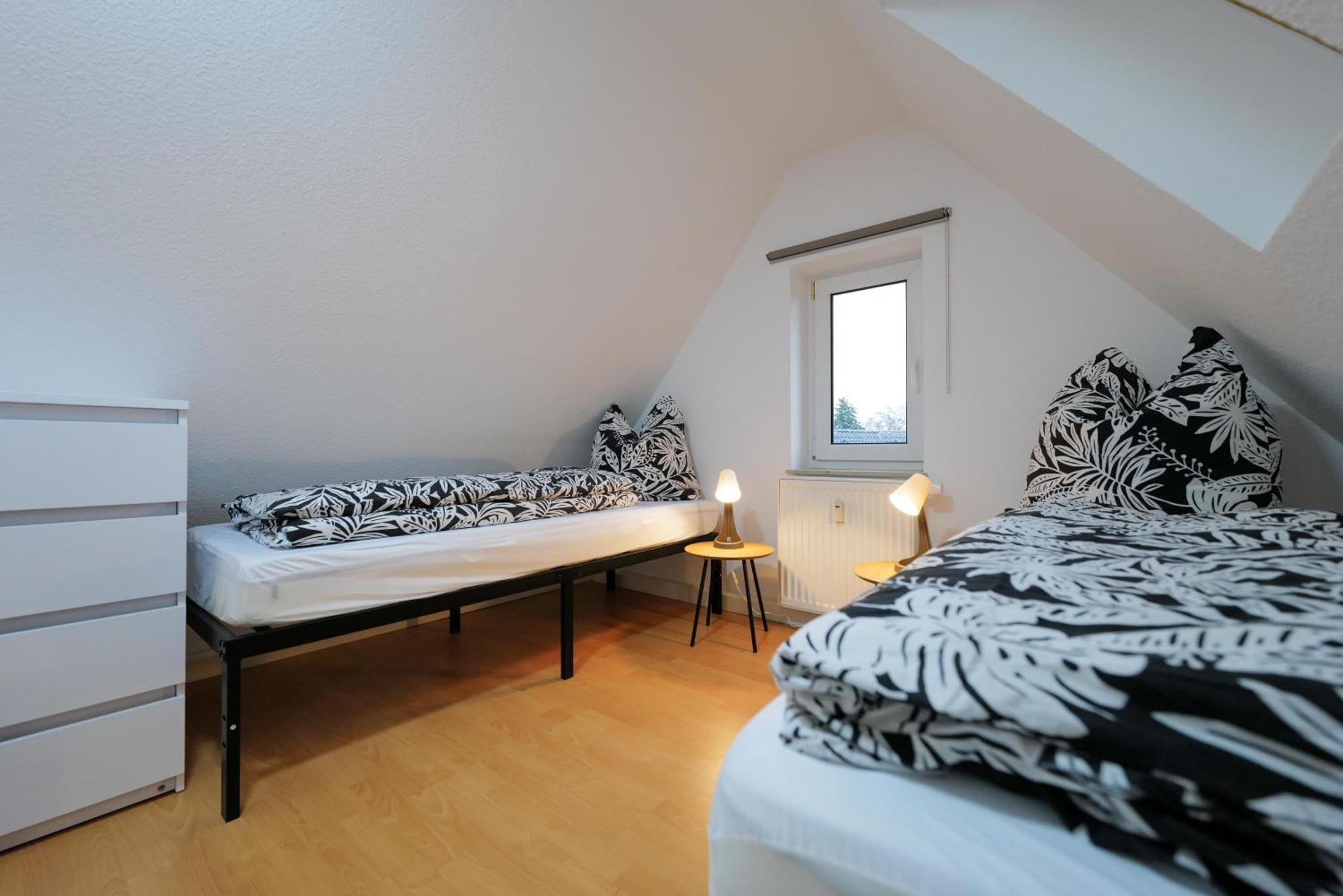 Ferienwohnungen Meerfarbig Zingst - Haustierfrei -Terrasse Mit Strandkorb Oder Balkon - E-Ladesaeule - Parkplatz - Wlan - Fahrradschuppen - Waschtrockner - Ruhig Und Zentral - Nichtraucher 外观 照片