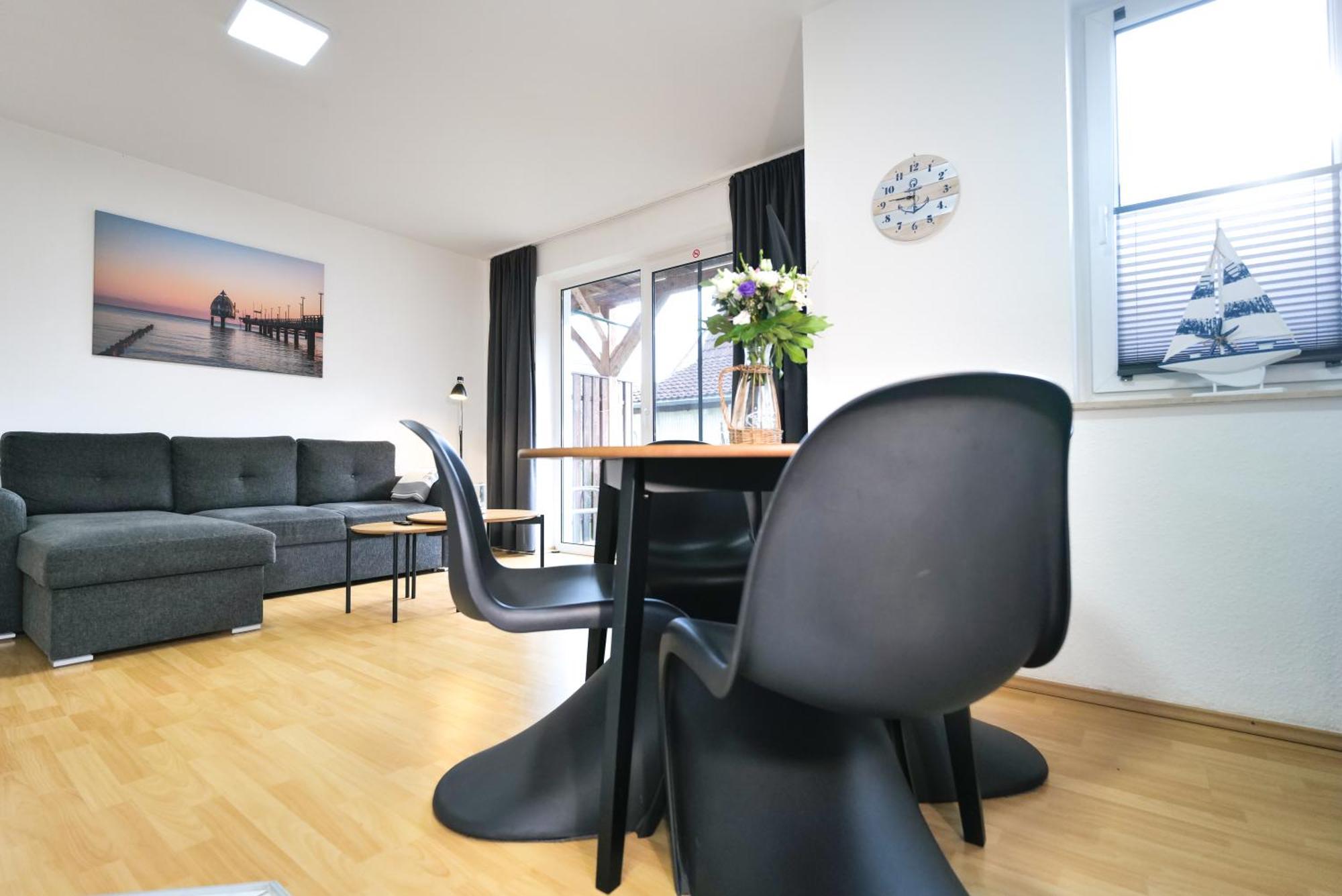 Ferienwohnungen Meerfarbig Zingst - Haustierfrei -Terrasse Mit Strandkorb Oder Balkon - E-Ladesaeule - Parkplatz - Wlan - Fahrradschuppen - Waschtrockner - Ruhig Und Zentral - Nichtraucher 外观 照片