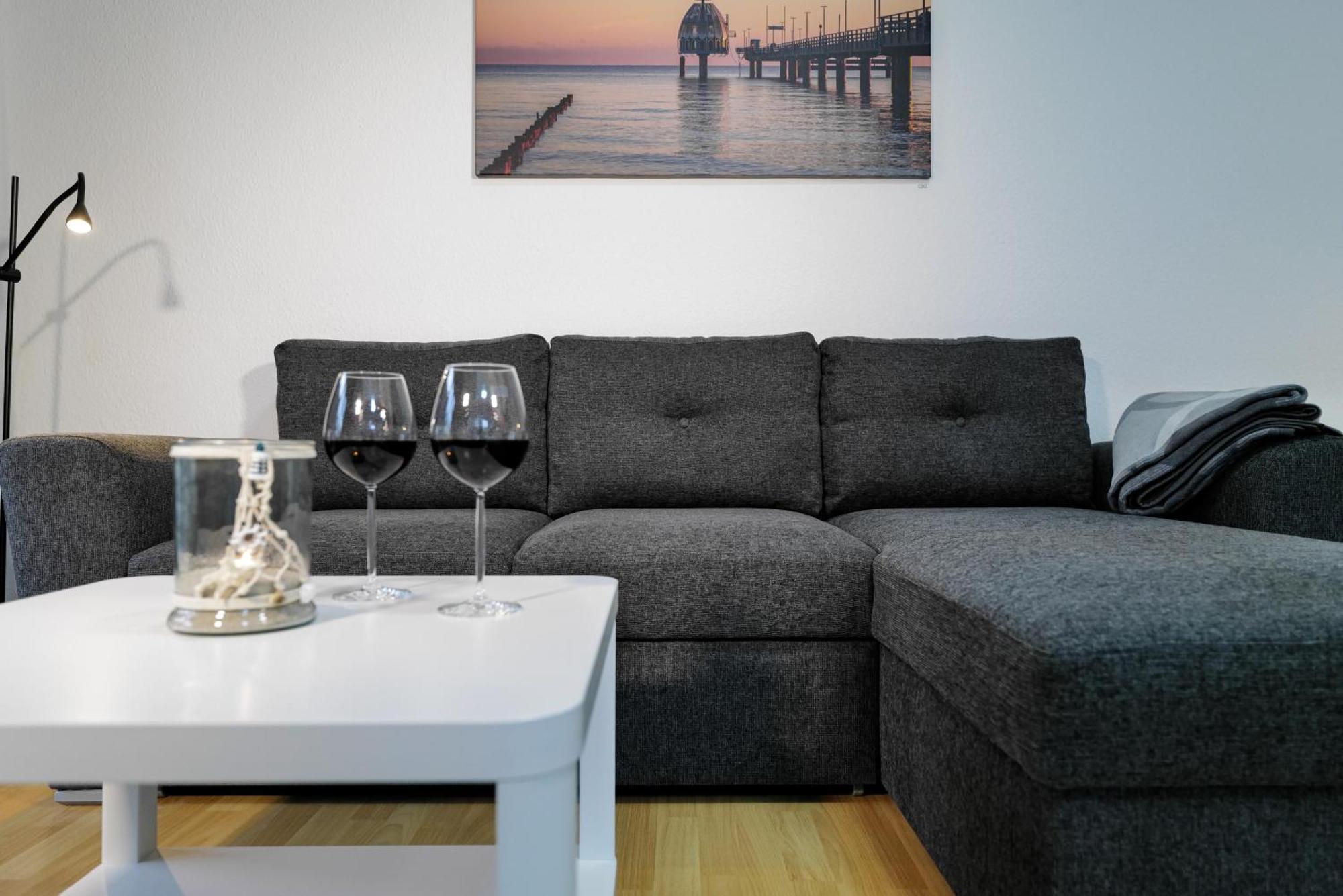 Ferienwohnungen Meerfarbig Zingst - Haustierfrei -Terrasse Mit Strandkorb Oder Balkon - E-Ladesaeule - Parkplatz - Wlan - Fahrradschuppen - Waschtrockner - Ruhig Und Zentral - Nichtraucher 外观 照片